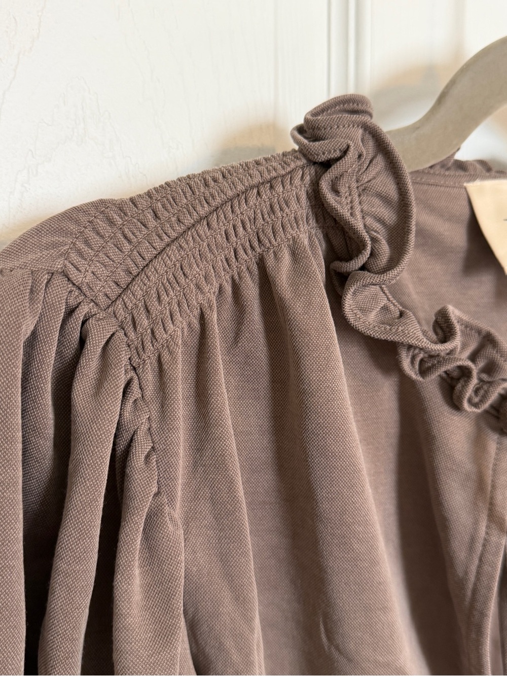 Elie Tahari Taupe Peplum Blouse Size M Tie Neck Ruffle Long Sleeve - Picture 6 of 10
